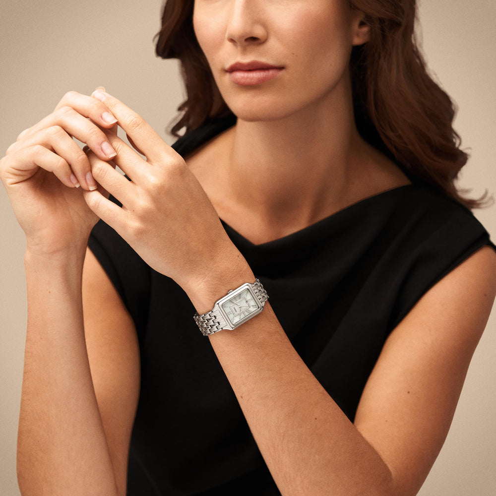 Raquel Three-Hand Date